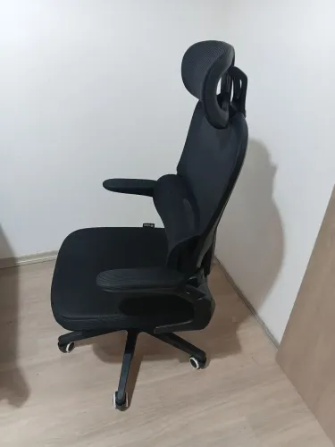 Cadeira Ergonômica Presidente Preta - Encosto Mesh e Apoio de Cabeça