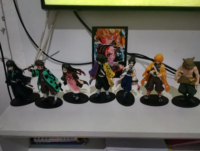 Vendo bonecos de Demon Slayer 