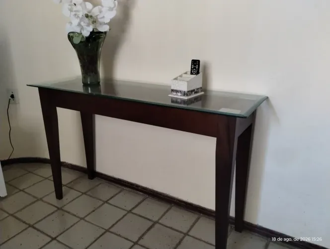 Mesa e aparador
