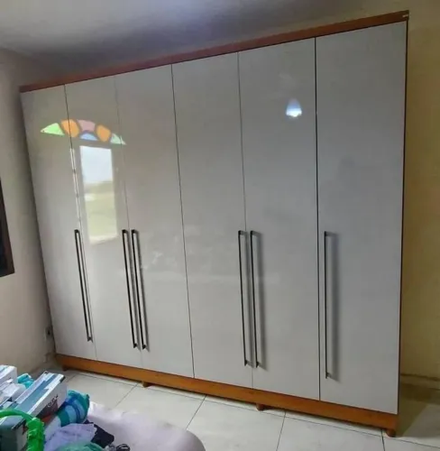 Doação de guarda-roupa