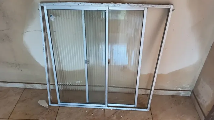 Vende pia e janela boas