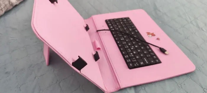 Capa com teclado para tablet 10 polegadas +