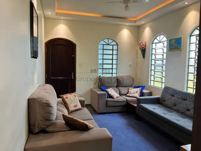 Oportunidade - Casa - Jardim Nova Detroit - 3 Dormitórios - 250m².