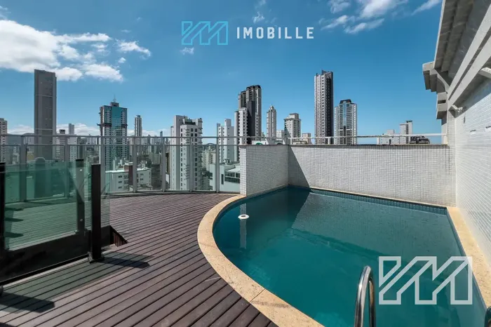 Cobertura no Edifício Solar de Tamarindo em Balneário Camboriú com 255m² privativos.
