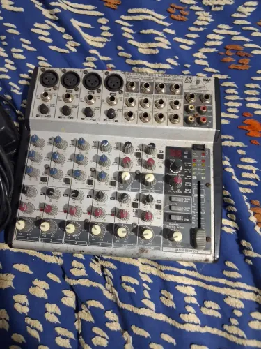 Mesa de som bheringer 1202fx 