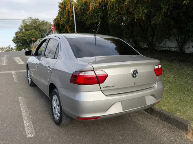Volkswagen Voyage 1.0/1.0 City MI Total Flex 8V 4P 2013