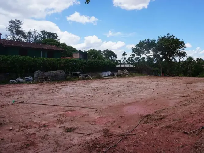 EXCELENTE TERRENO Área 2.635 metros com PROJETO APROVADO para condomínio de 4 casas - FAZE
