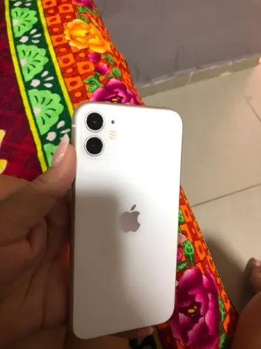 Vendo ou troco IPhone 11, 64gb todo, original
