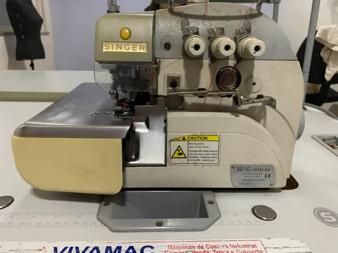Overloque industrial Singer em ótimo estado 