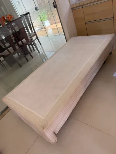 Cama box com cama auxiliar em excelente estado de conservação 