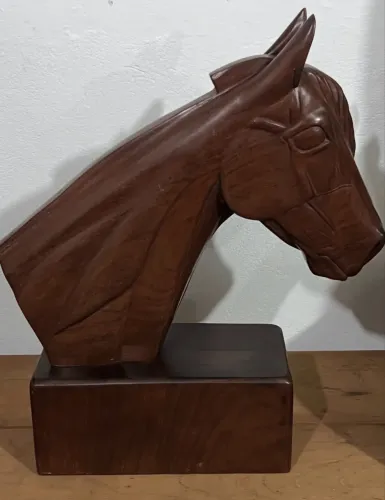 Cabeça de Cavalo em madeira nobre
