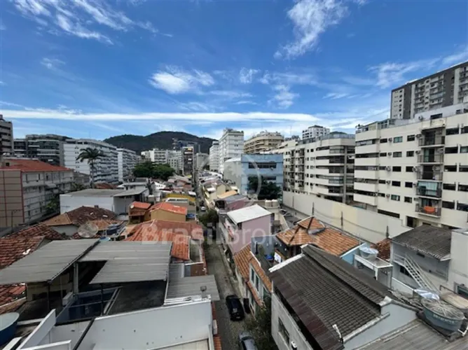 Cobertura LINEAR, a uma quadra do metrô e duas quadras da praia de Botafogo.