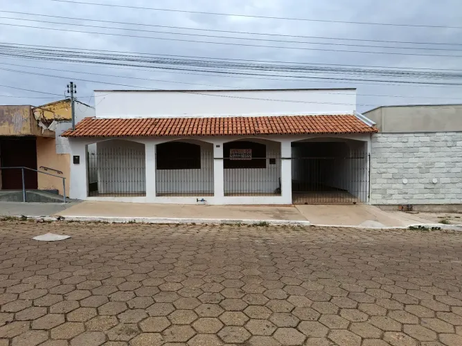 Oportunidade no centro de Ipameri-Go. Casa ampla, confortável e muito bem localizada!