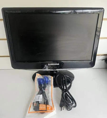 Monitor 15 com cabos 