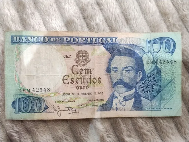 Nota de 100 escudos ouro 1965, retrato de Camilo Castelo Branco