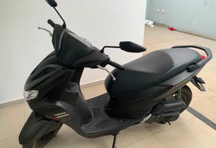 Vendo moto nova
