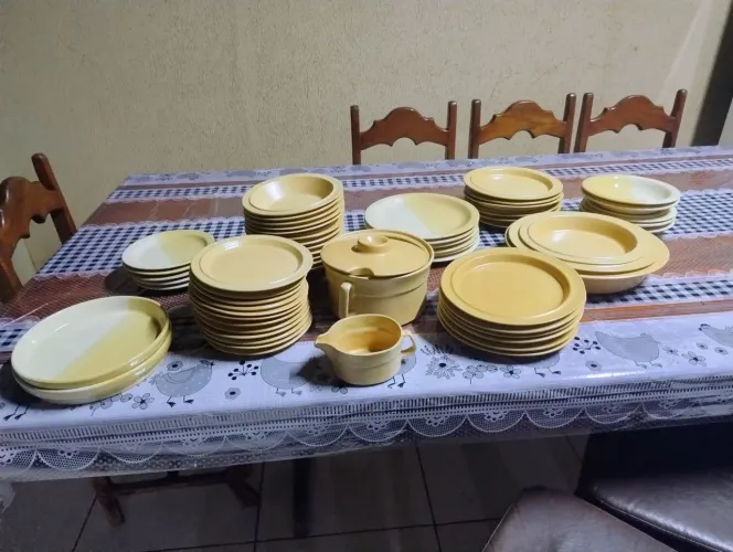 Jogo de jantar com 59 peças