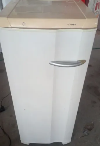 Freezer vertical semi nova 