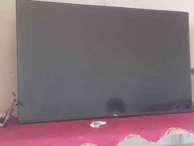 Televisão com defeito na tela ela e Android