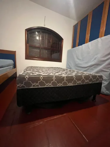 Cama box praticamente nova
