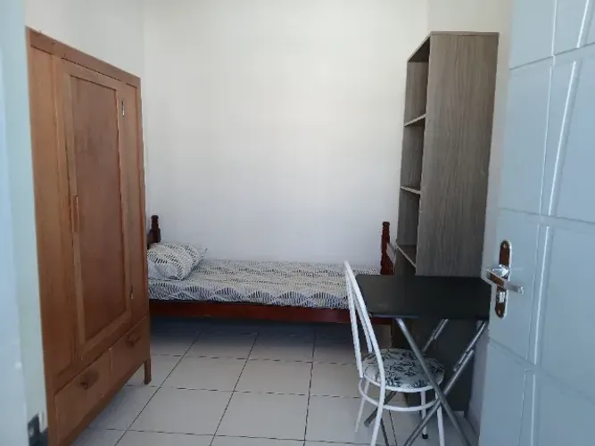 Quartos mobiliados  para Homens  , com vaga para motos