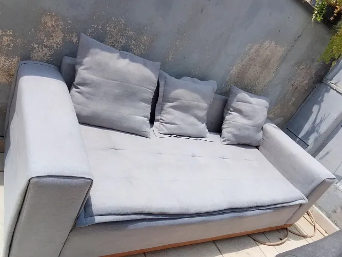 Sofá ? elegante tecido em linho