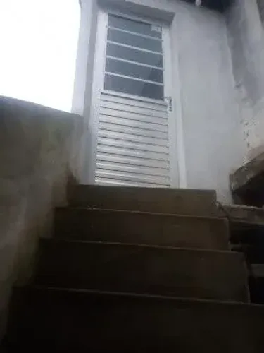 Aluga-se kitnet funcional