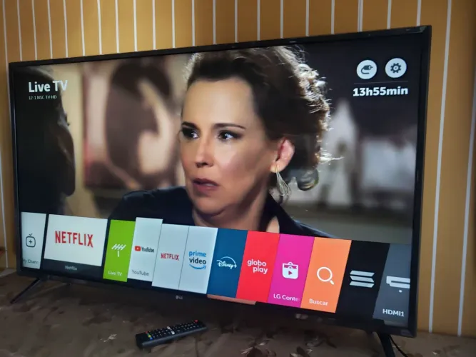 Smart tv 50 polegadas led com pezinho e controle 