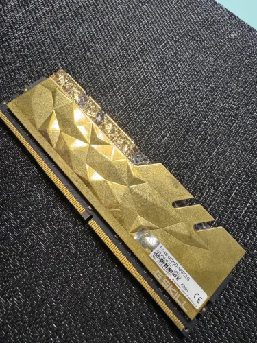 Memória RAM G.Skill Trident Z Royal 16GB 4800mhz