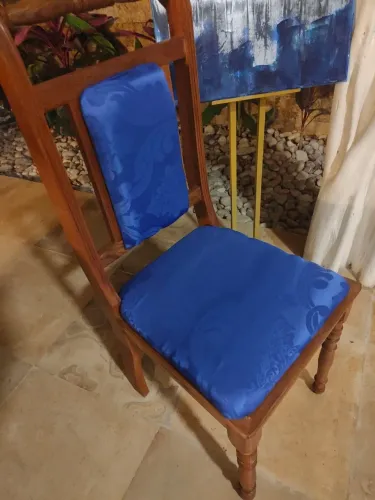 Linda Cadeira em Jacquard e madeira de jatobá
