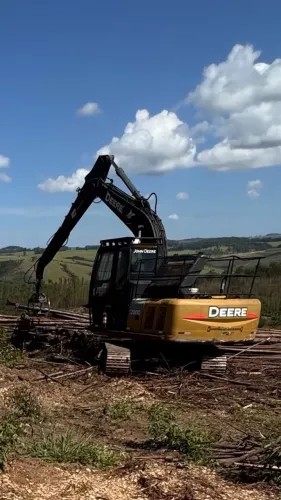ESCAVADEIRA JOHN DEERE 200 DLC / ANO 2007 
