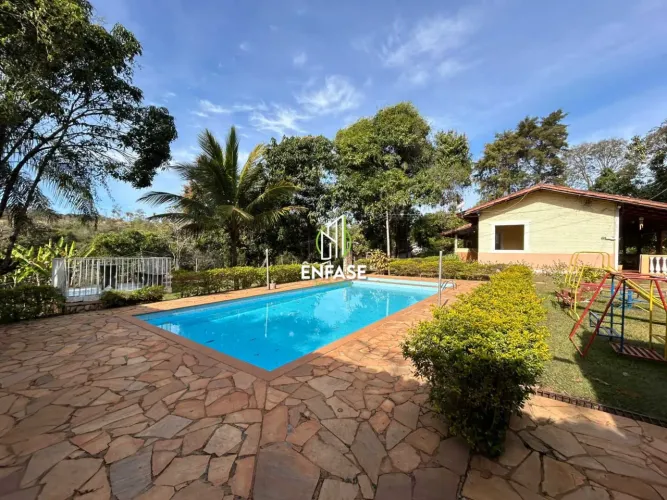 Sítio com 4 quartos em Santa Rosa - Igarapé - MG