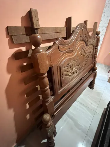 Vendo cama madeira de lei no precinho