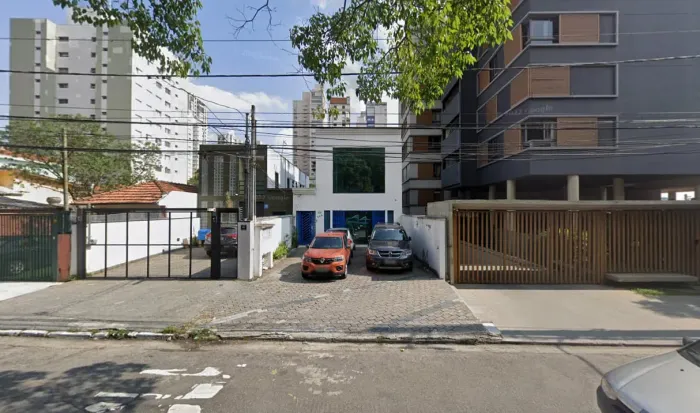Loja na Rua Cajaíba, 305  245 m²
