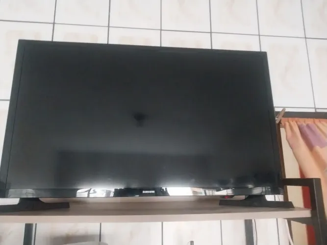 Vendo TV Smart Samsung 32 em perfeito estado com controle original e fonte 127wts