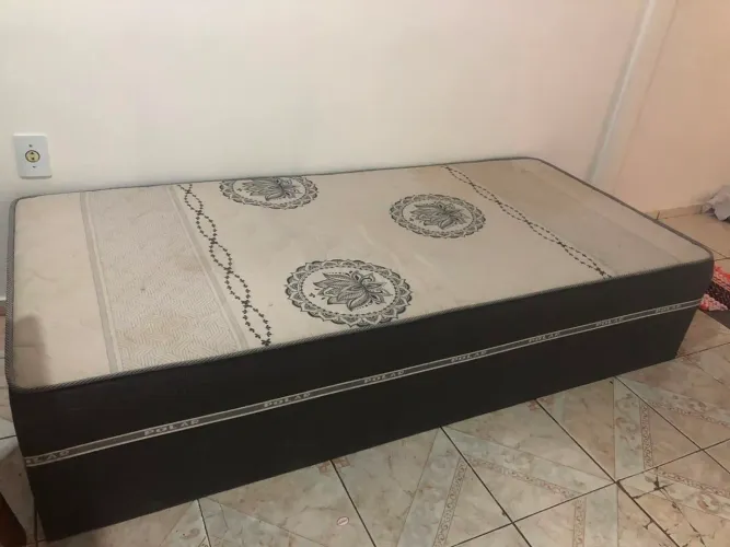 Cama box acolchoada