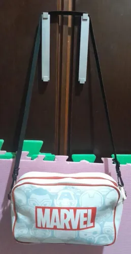 Bolsa De Ombro Marvel - Com Tira Ajustável (Envio Pela OLX Pay)