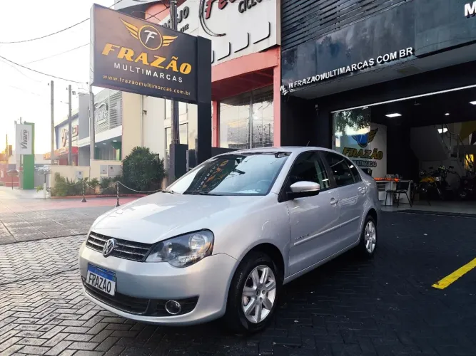Volkswagen Polo Sed. Comfort. 1.6 MI Tot. Flex 8V 2013
