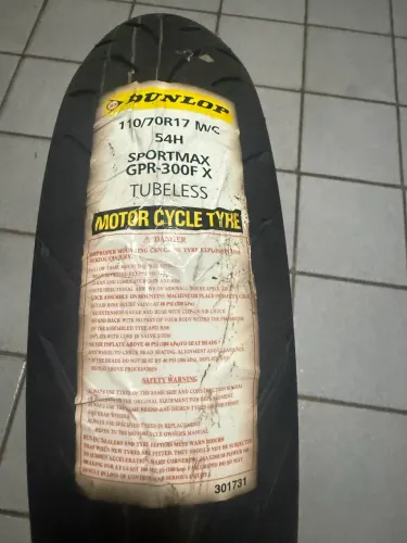Pneu DUNLOP 110/70R17 - Dianteiro SPORT MAX