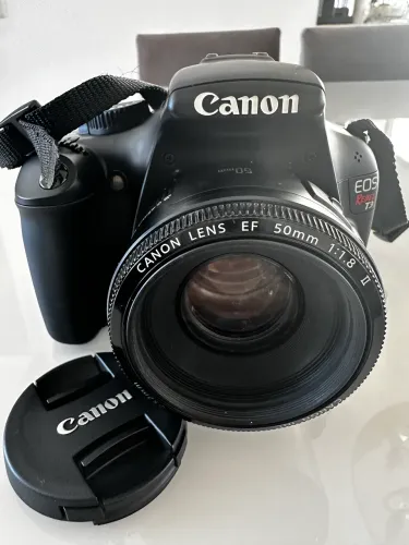 Câmera DSLR CANON EOS Rebel T3 NOVA com lente 50mm e acessórios