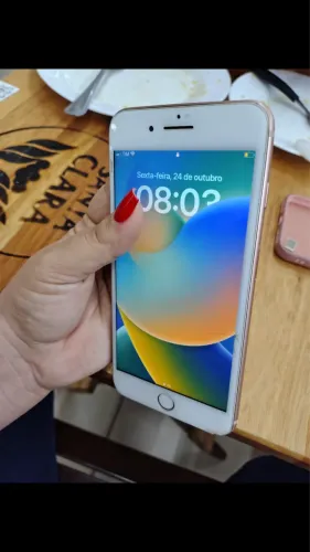 iPhone 8 Plus muito bem conservado funcionando tudo perfeitamente