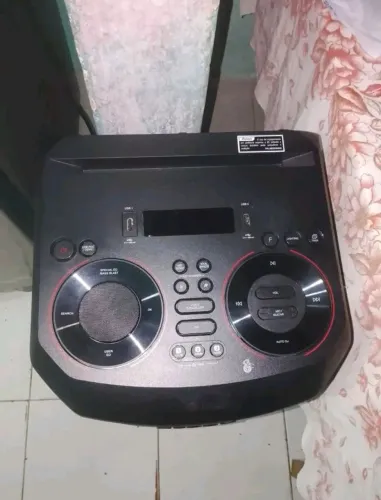 Vendo caixa de som LG