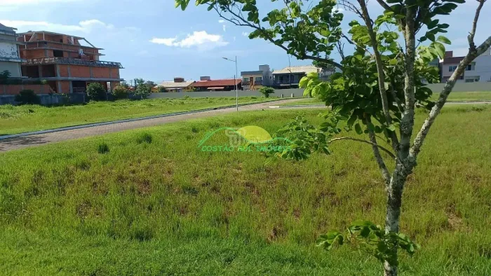 Terreno plano de 385,61m², plano, com ESCRITURA PÚBLICA, no Condomínio Caminho do Engenho
