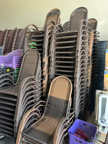 Cadeira de fibra.
