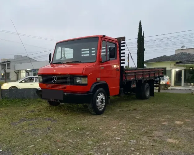 Mercedes-Benz 709 Carroceria 4,70m ? Ano 1994 ? 1 Eixo
