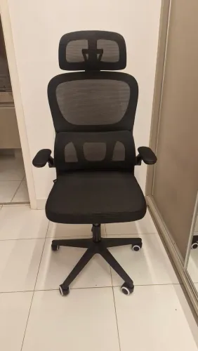 Cadeira de Escritório Ergonômica (3 meses de uso)