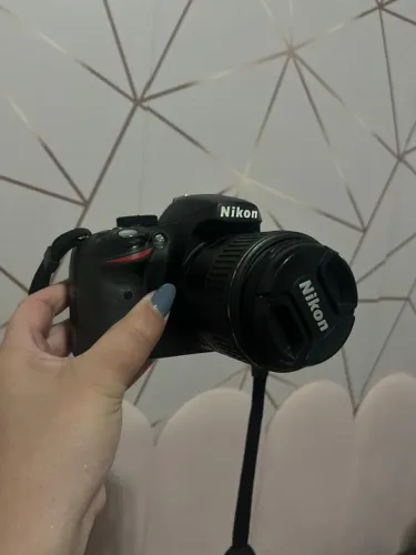 Nikon D3200 com Lente 18-55mm (Pouco usada)