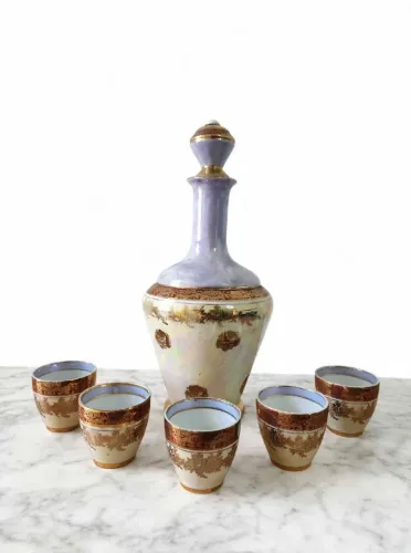Licoreiro Porcelana Lusterware - 1 Garrafa com Tampa + 5 Cálices Pequenos.