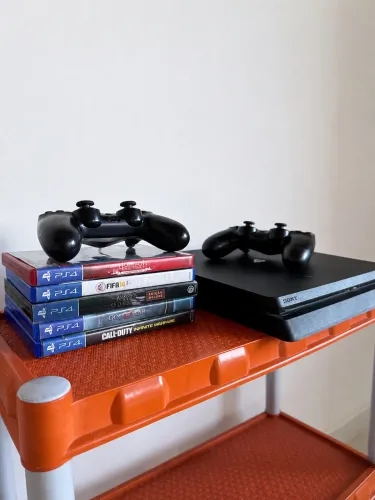 PS4 SLIM 1 TB