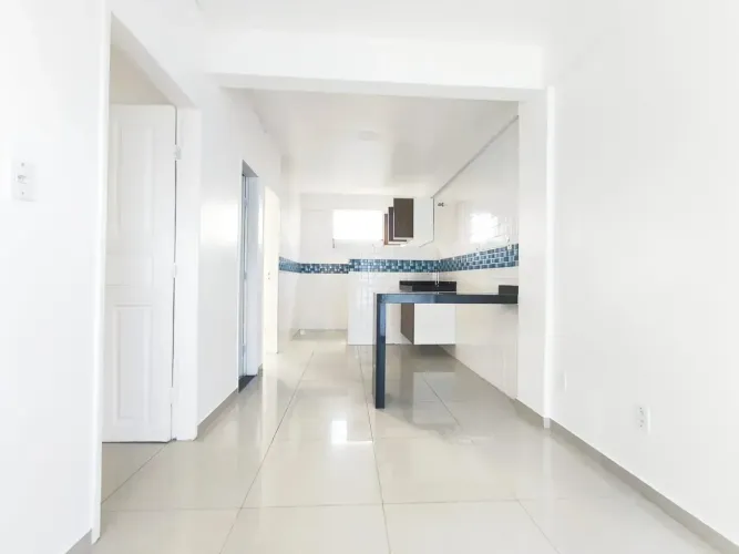 Alugo em excelente localização de 2Q com garagem coberta em vila dos Cabanos